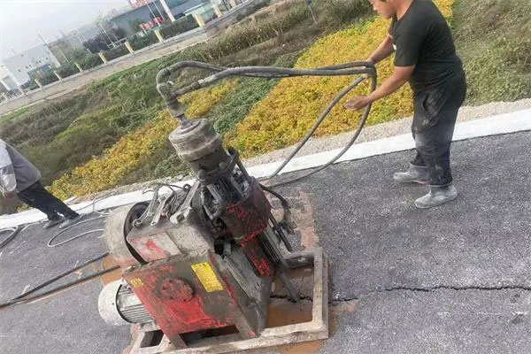 康县马路面下沉注浆加固